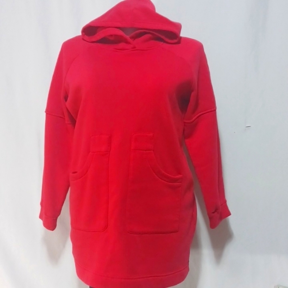 QEARAL HOODED SWEAT SHIRT SIZE XL IN A BEAUTIFUL RED COLOR BIG POCKETS